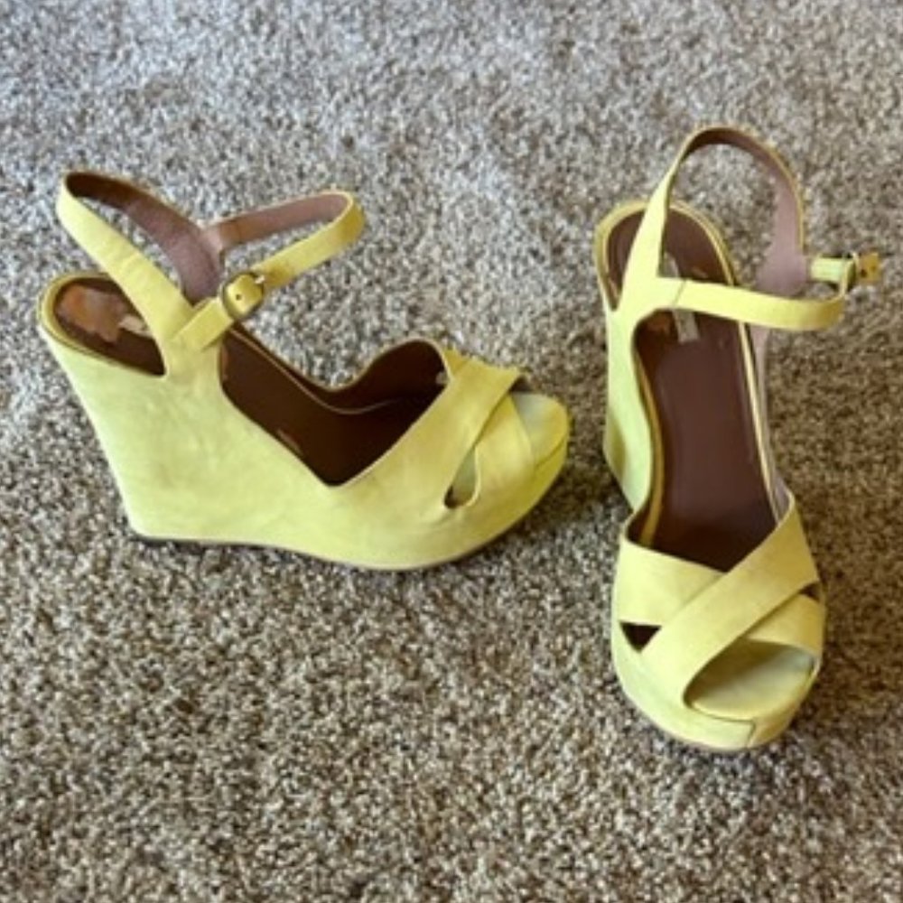 Matiko Yellow Sandals Womens Size 7.5